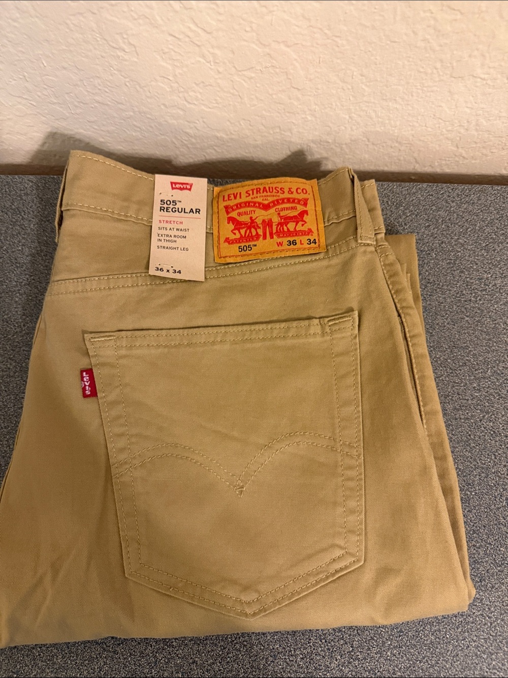 Levi's 505 Straight Leg Jeans in Khaki